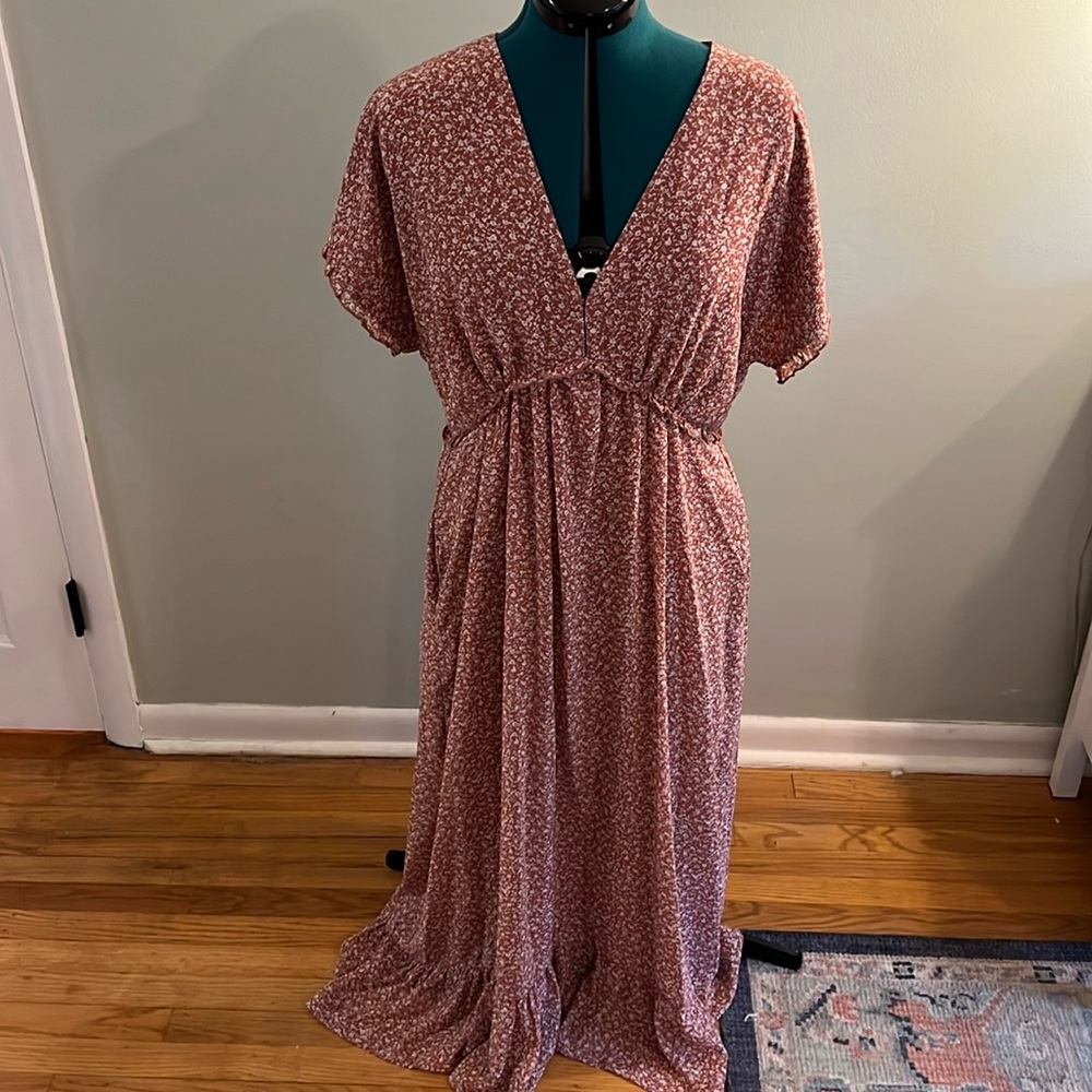 Romantic flowy dress vneck detail. Rust orange color.